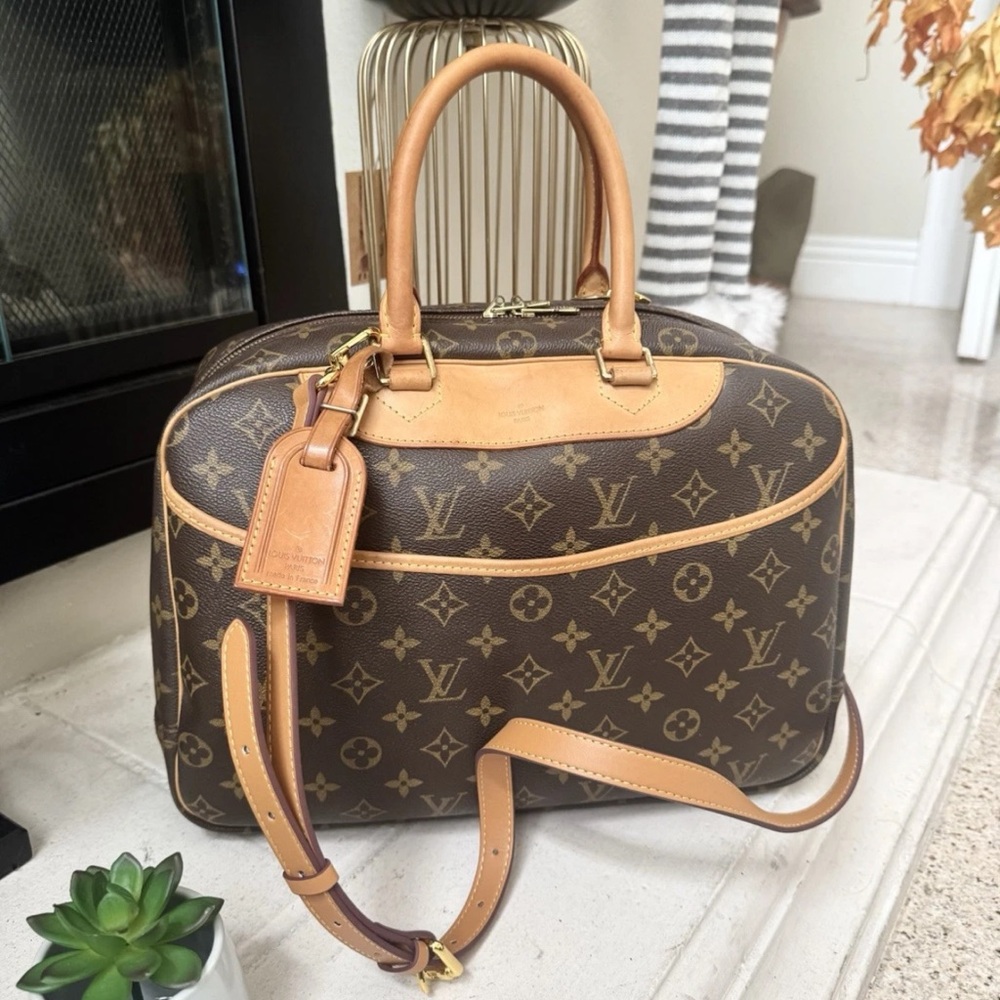 Authentic Louis Vuitton crossbody canvas bag